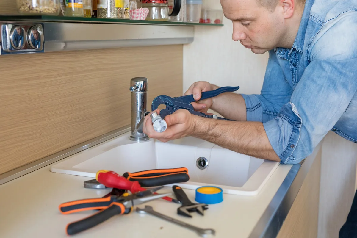 Plombier professionnel en dépannage — Le Bon Plombier Montpellier, Montpellier